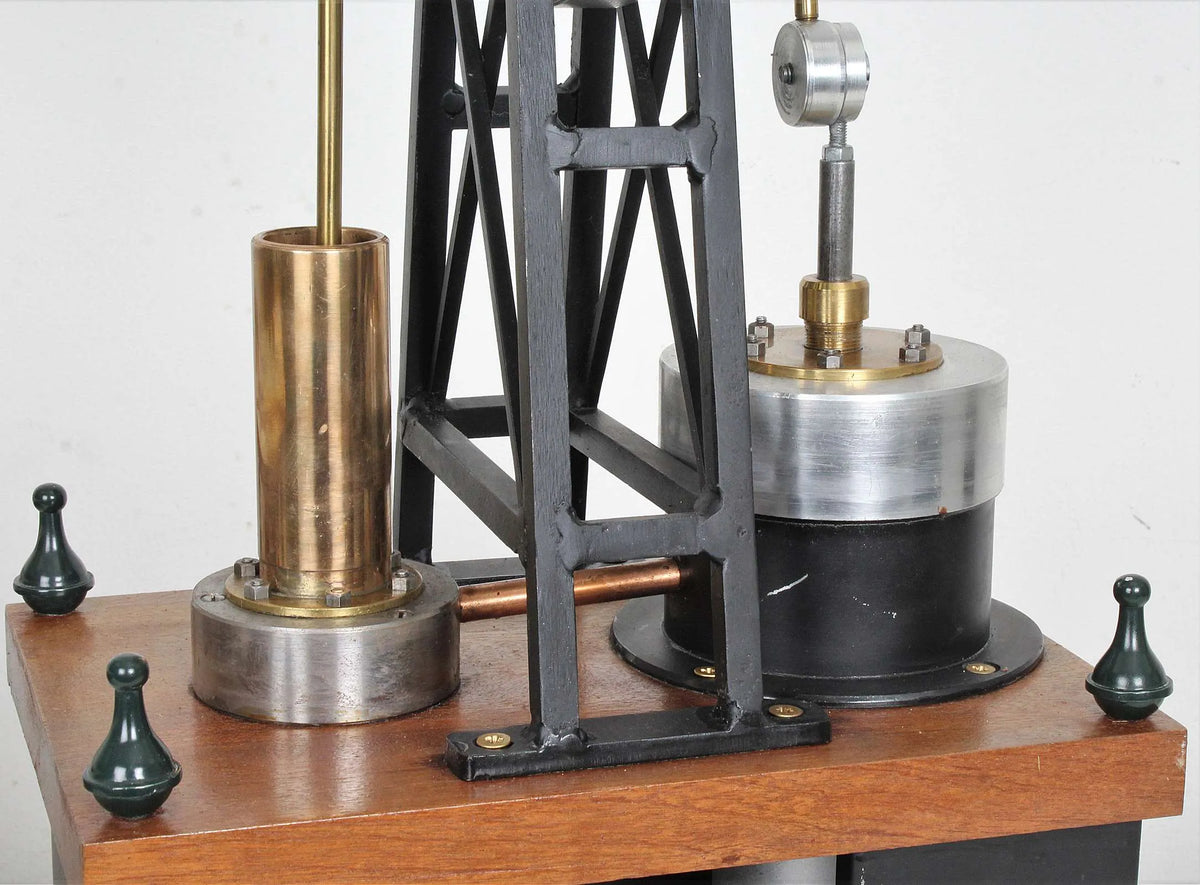Large vertical hot air engine