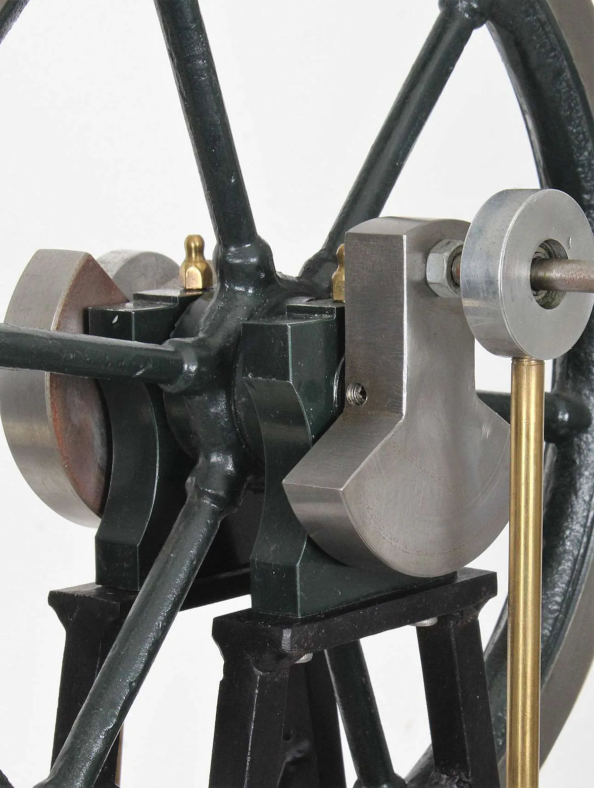 Large vertical hot air engine