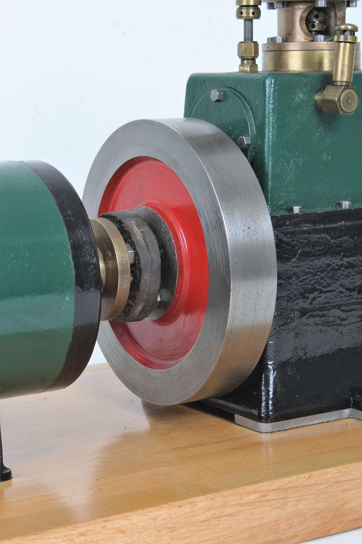 Single cylinder steam generating set