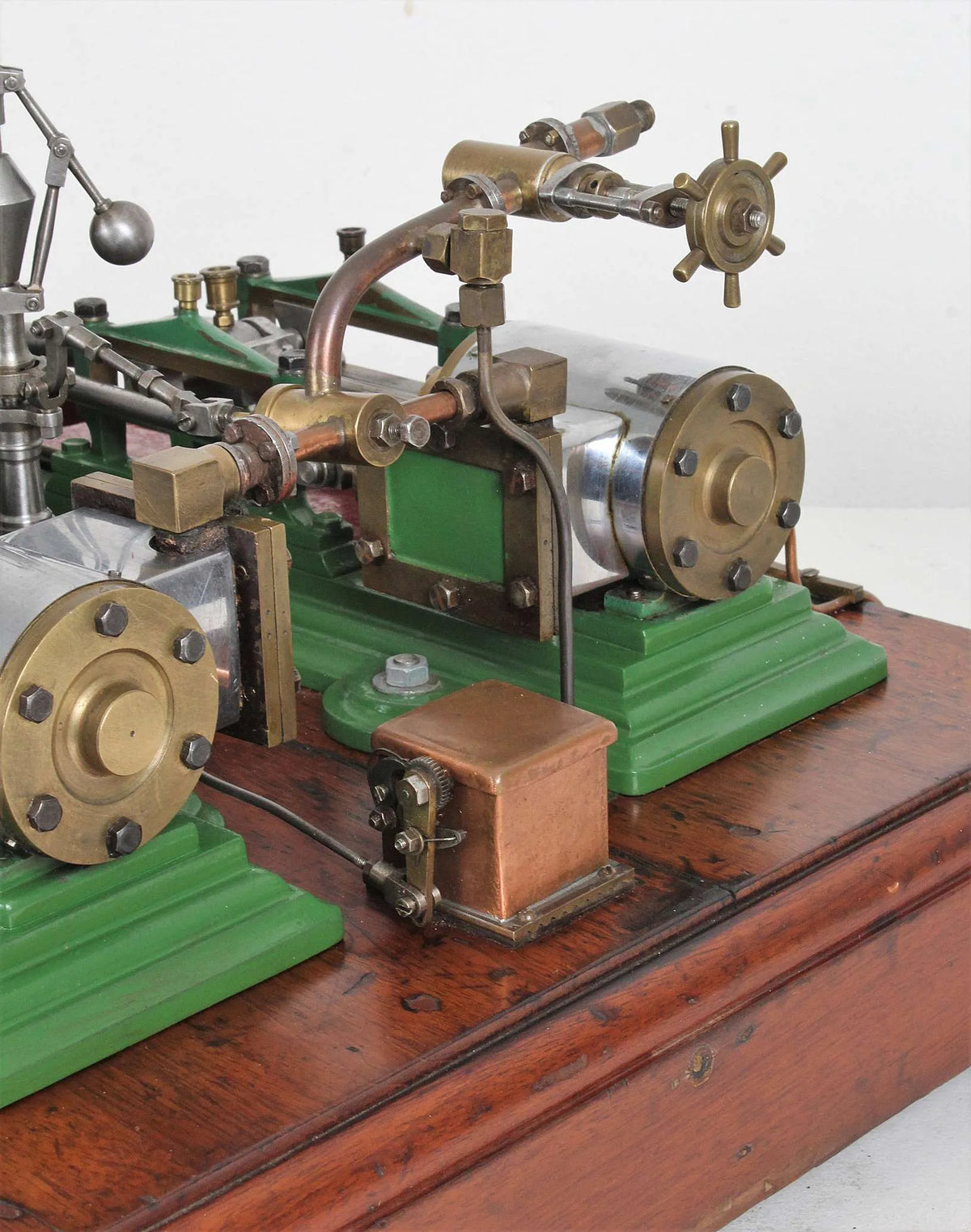 Twin cylinder mill engine