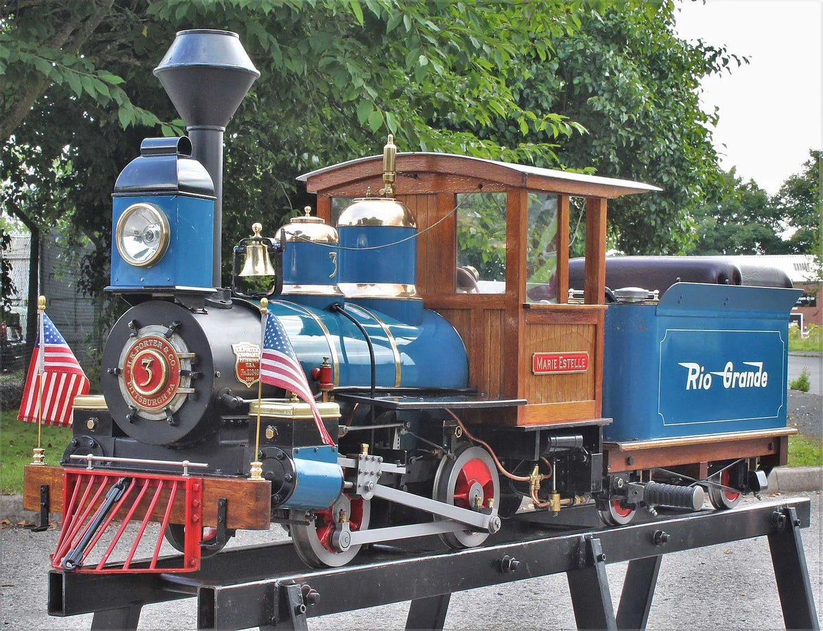 7 1/4 inch gauge "Marie Estelle" 0-4-0 + tender