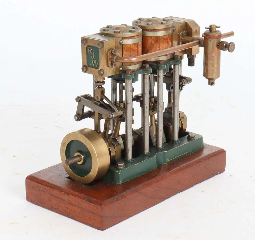 Twin cylinder vertical engine with Stephensons reversing gear