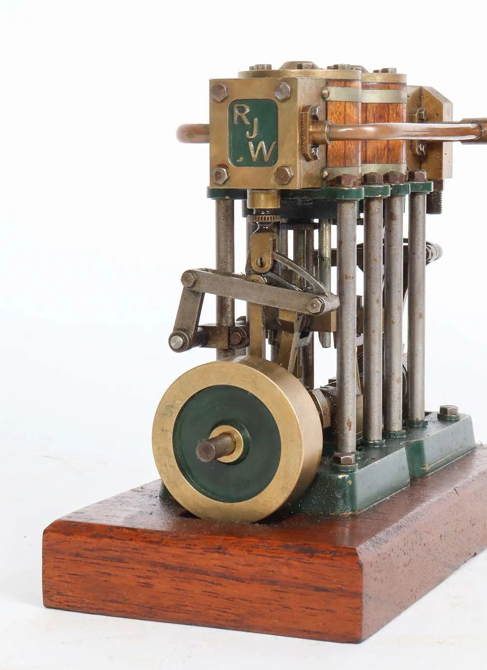 Twin cylinder vertical engine with Stephensons reversing gear