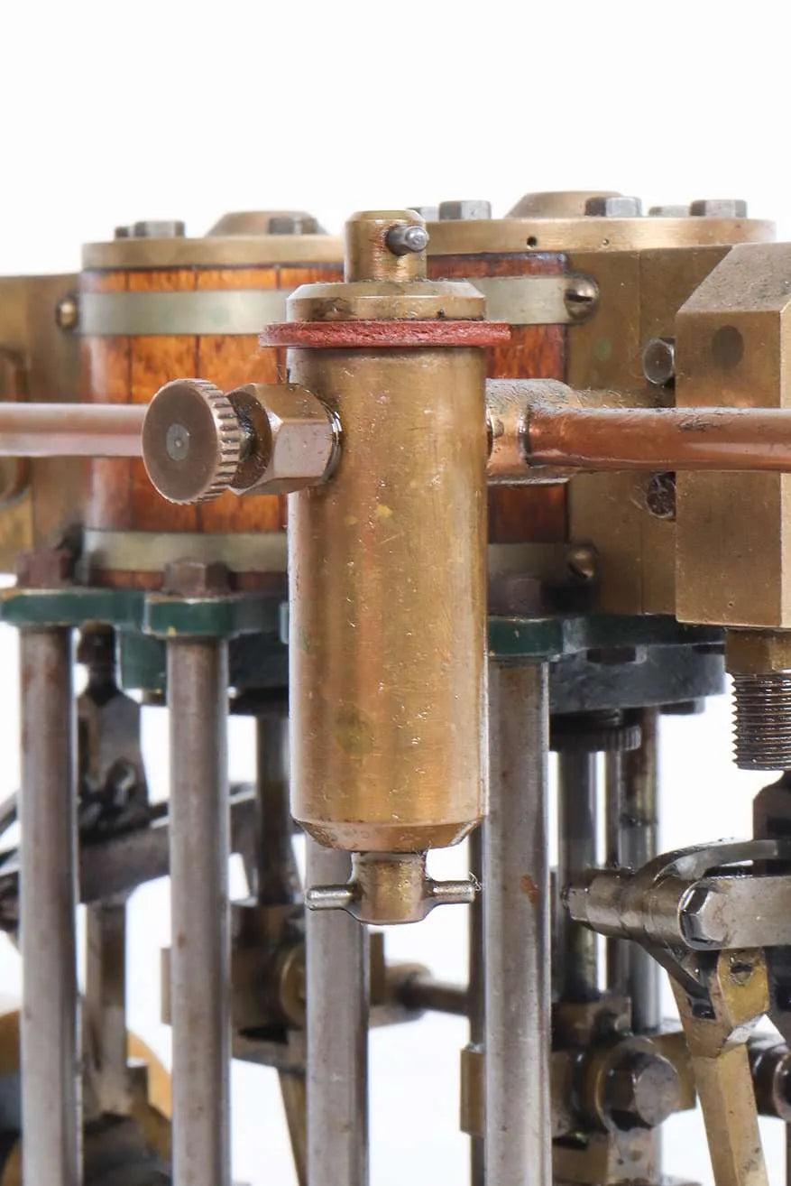 Twin cylinder vertical engine with Stephensons reversing gear
