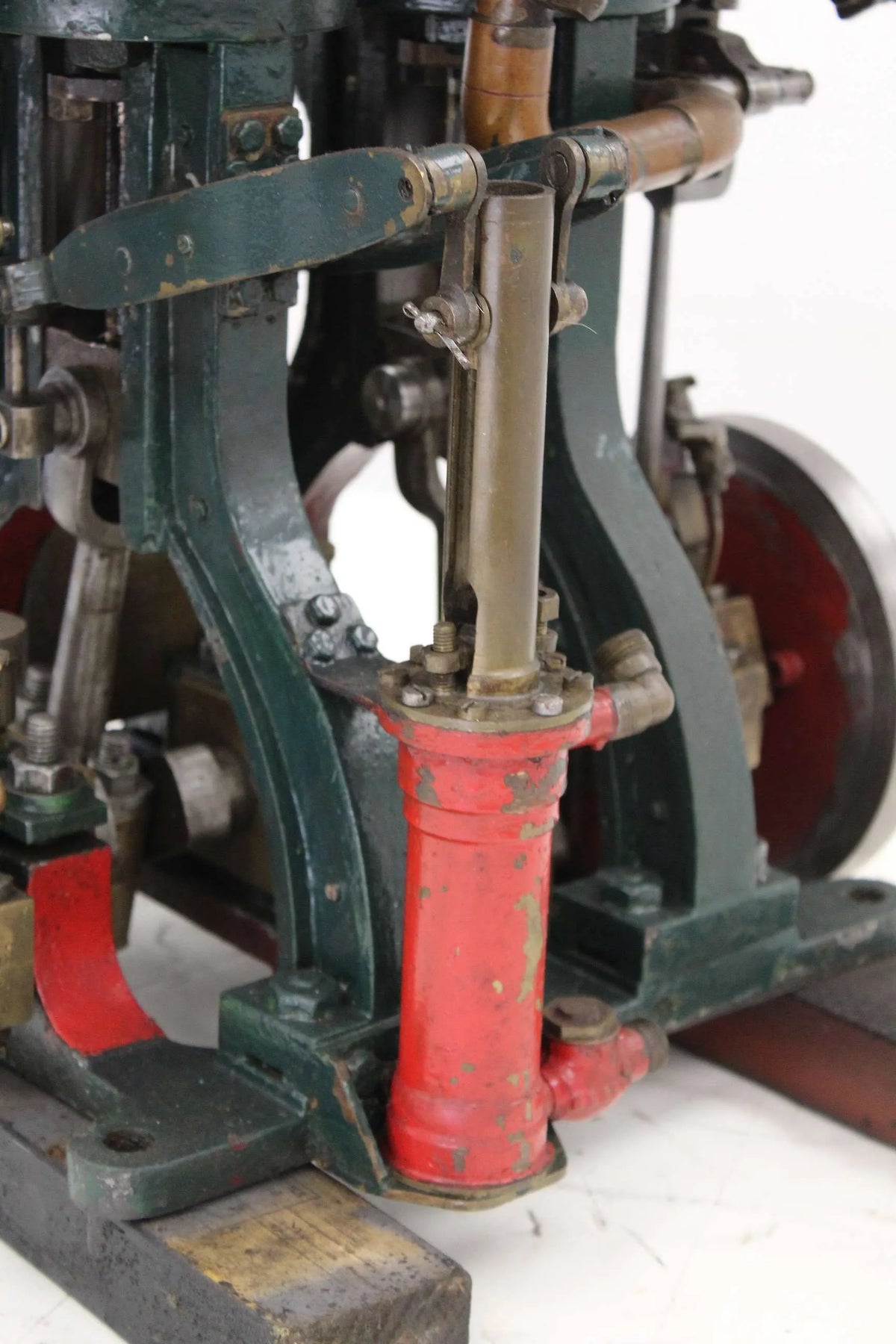Compound launch engine with reversing gear