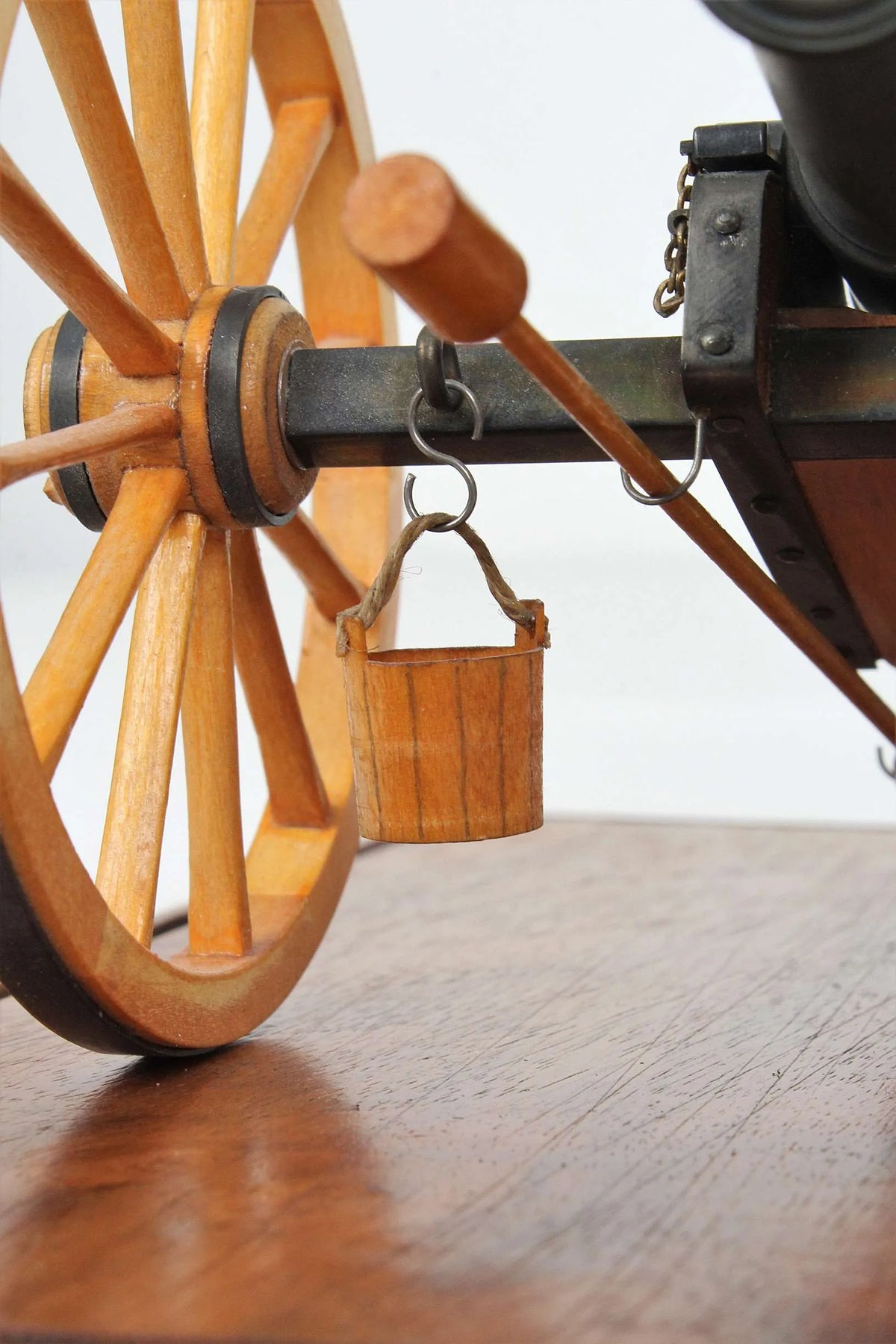 Model early American field gun