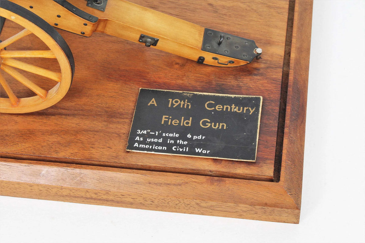 Model early American field gun