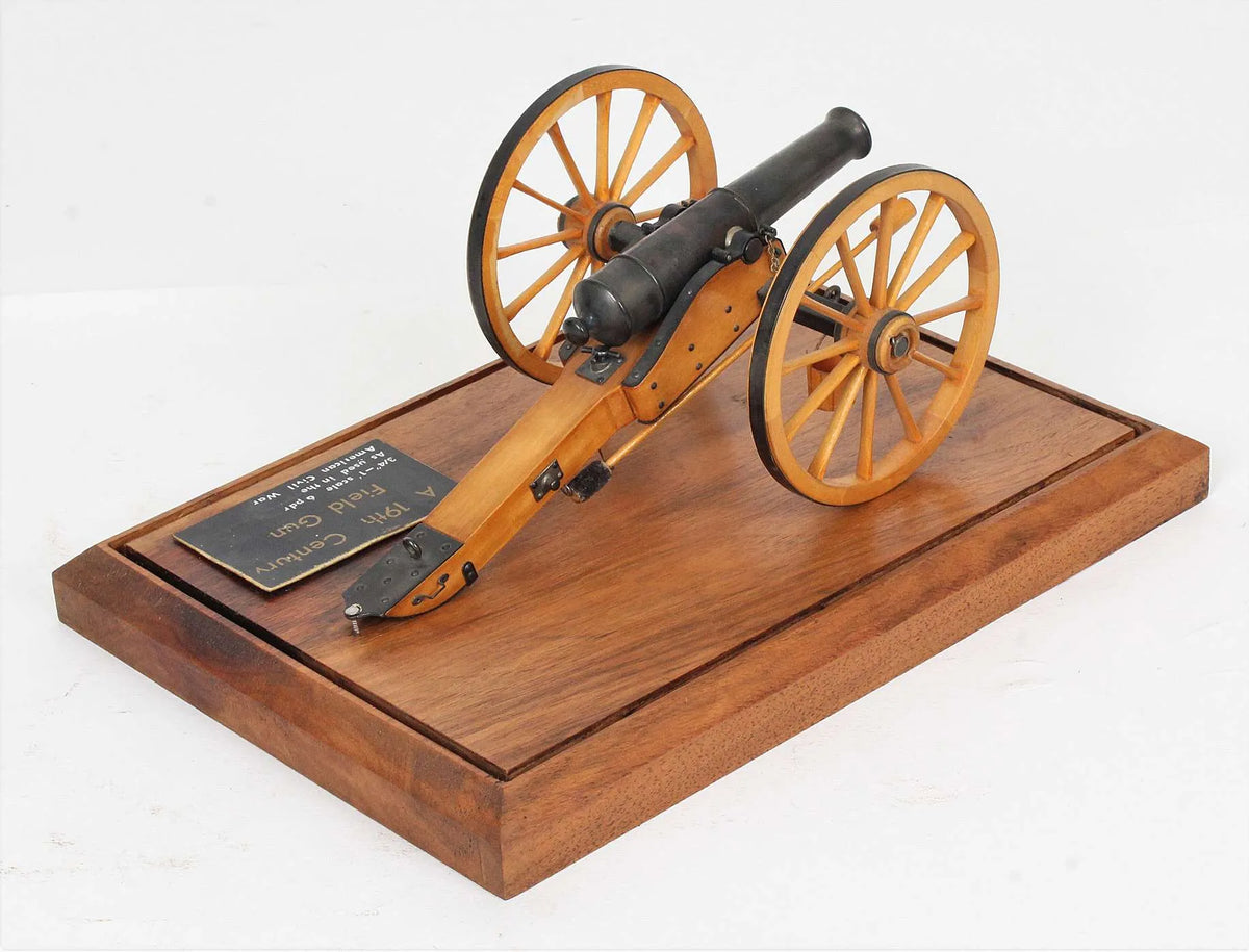 Model early American field gun