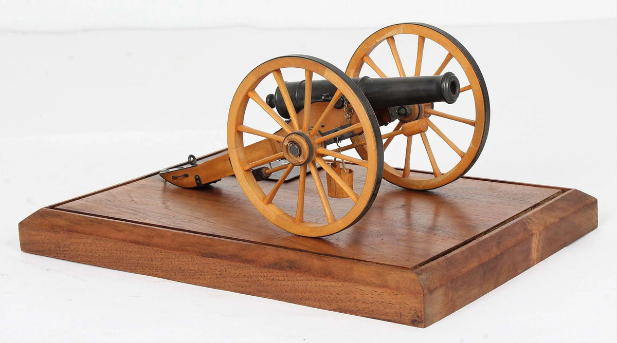 Model early American field gun