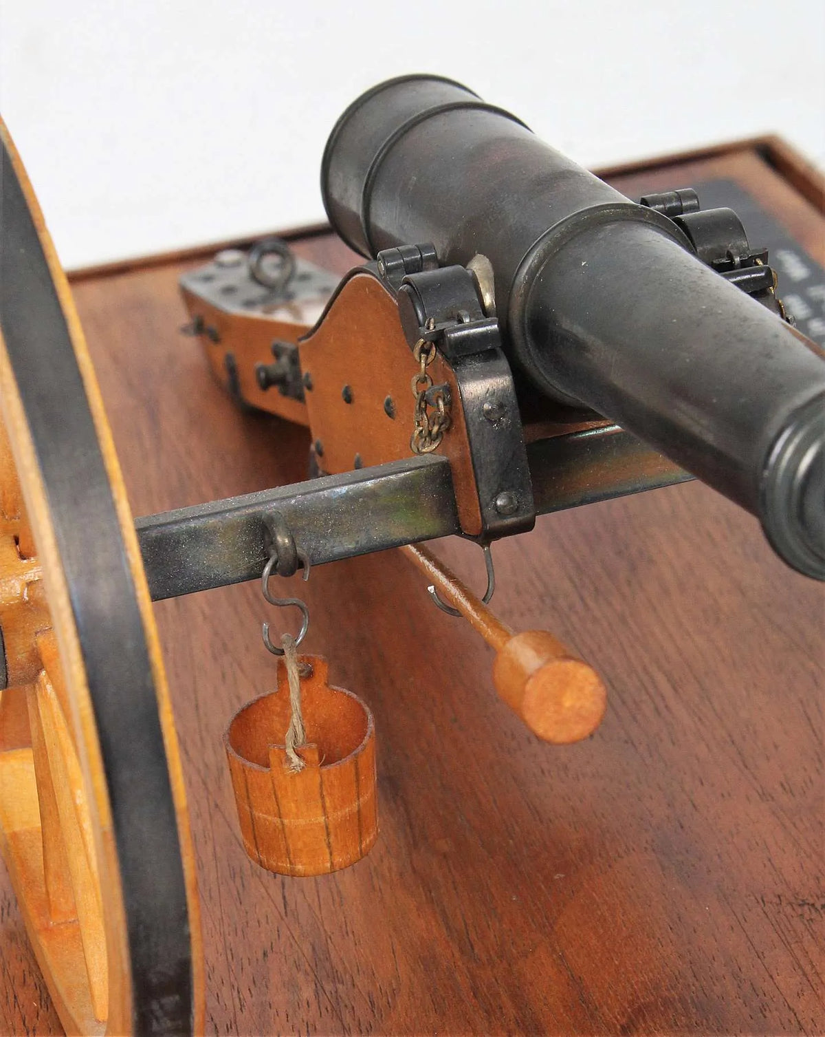 Model early American field gun