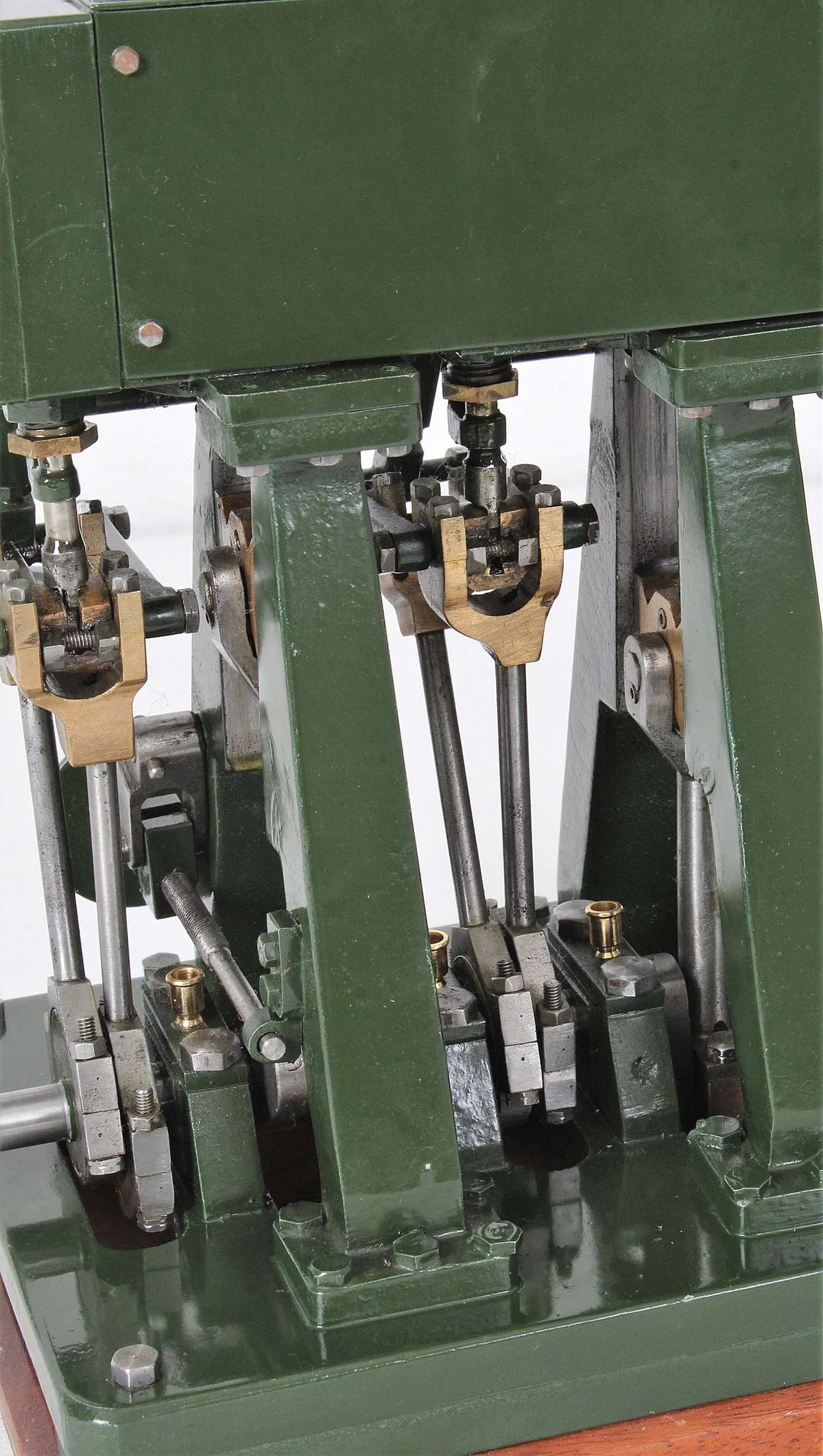 Triple expansion engine
