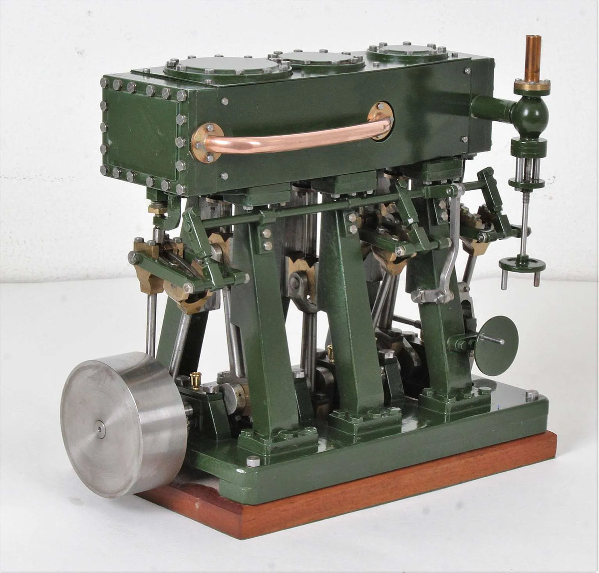 Triple expansion engine