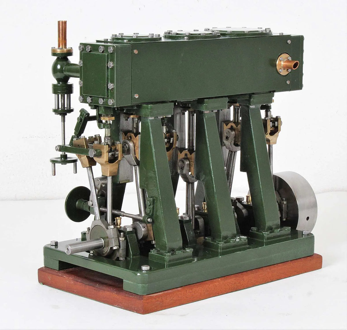 Triple expansion engine
