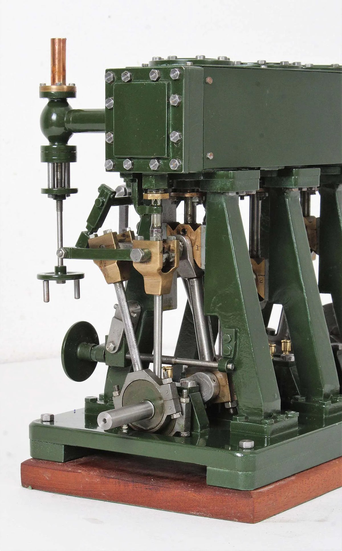 Triple expansion engine