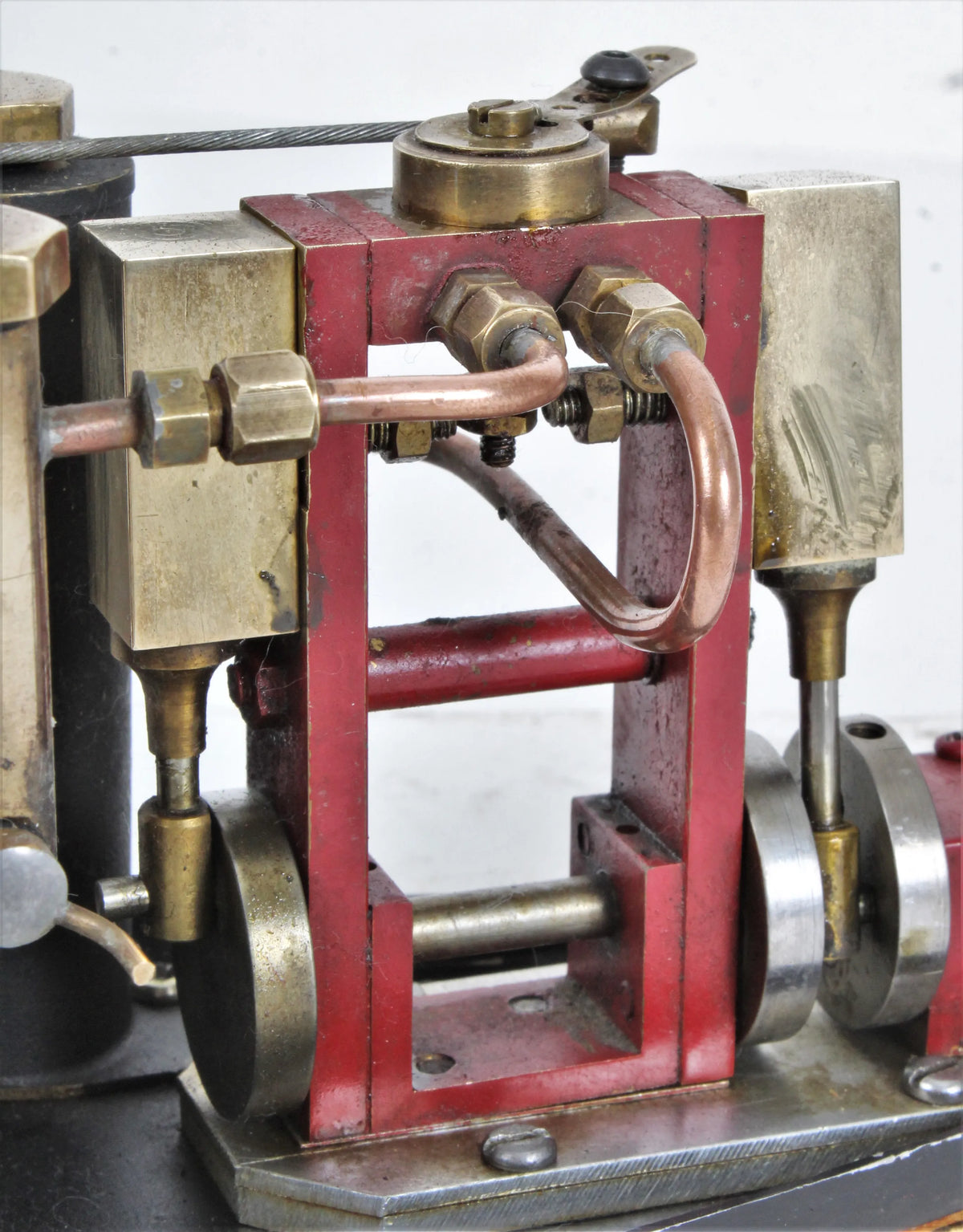 Twin cylinder marine steam plant