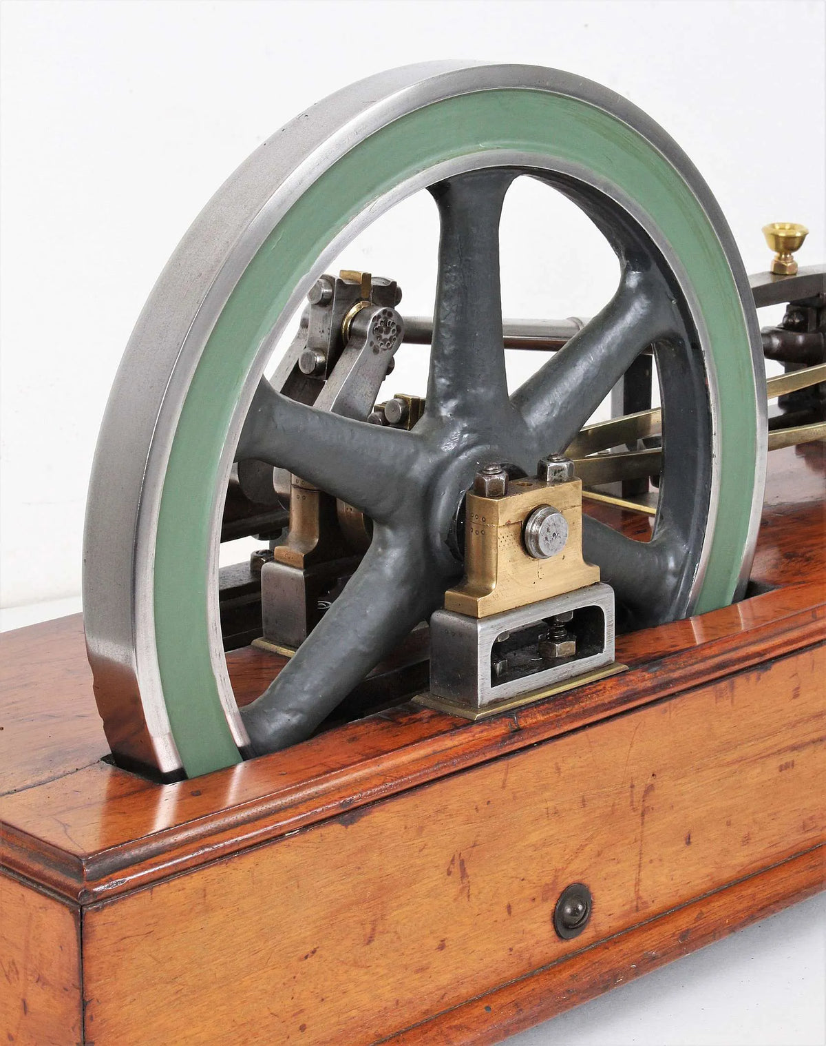 Old horizontal engine with reversing gear