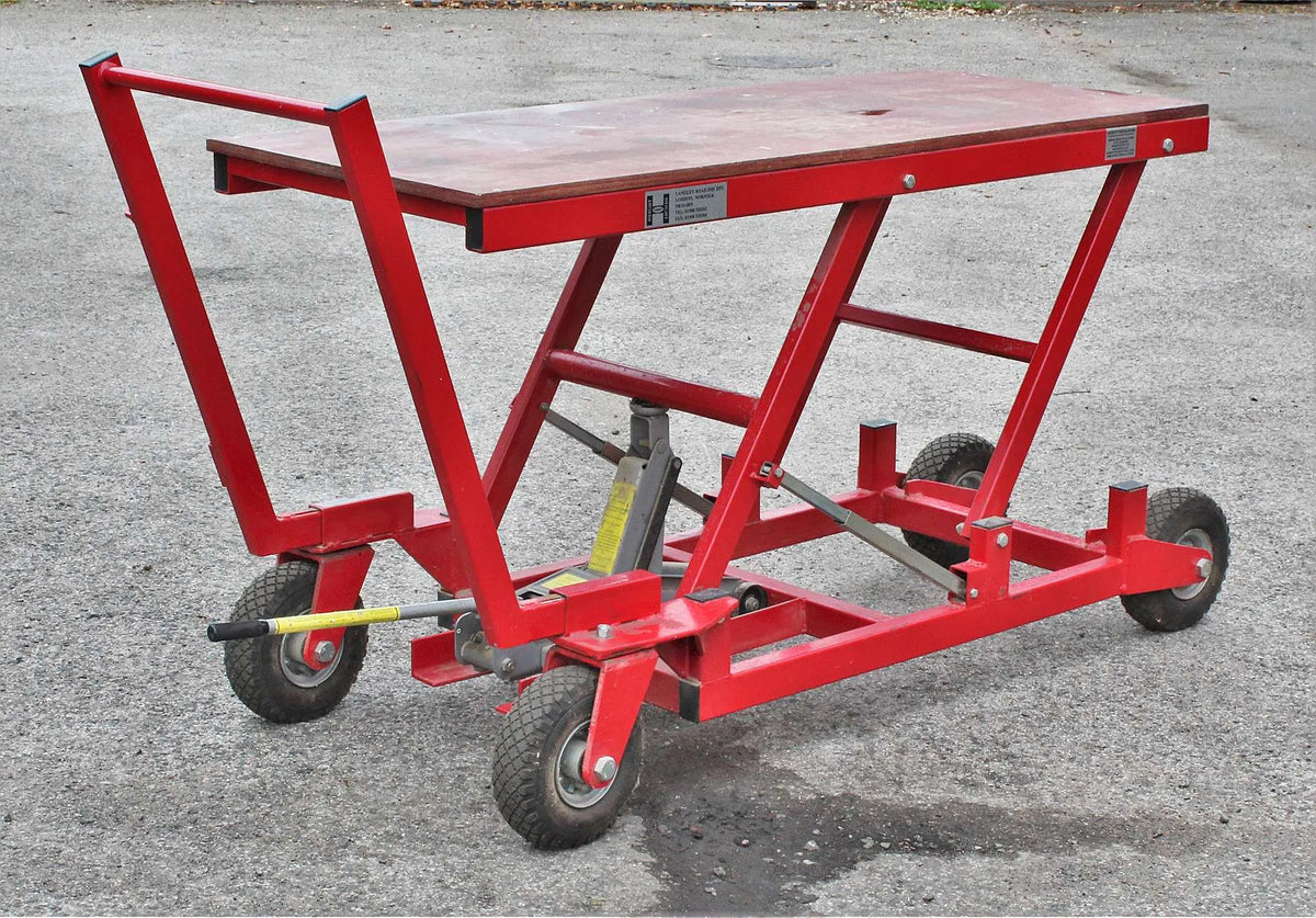 Hydraulic lift table