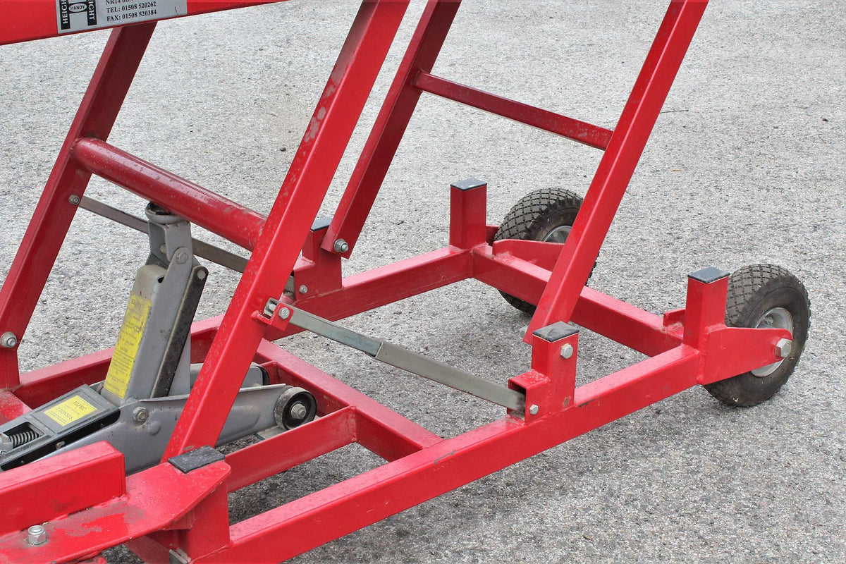Hydraulic lift table