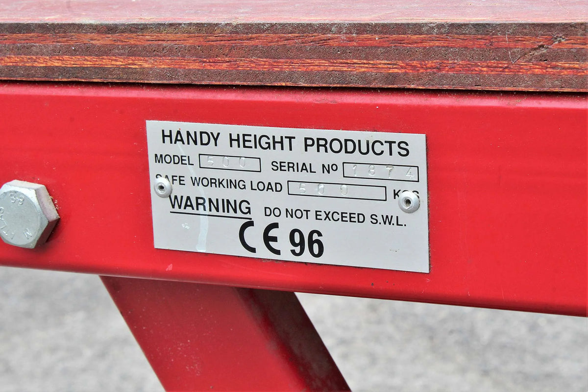 Hydraulic lift table