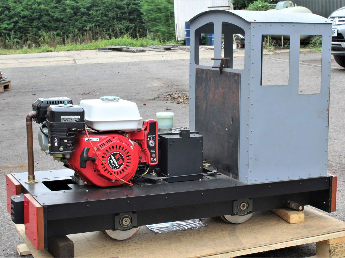 7 1/4 inch narrow gauge petrol-hydraulic shunter