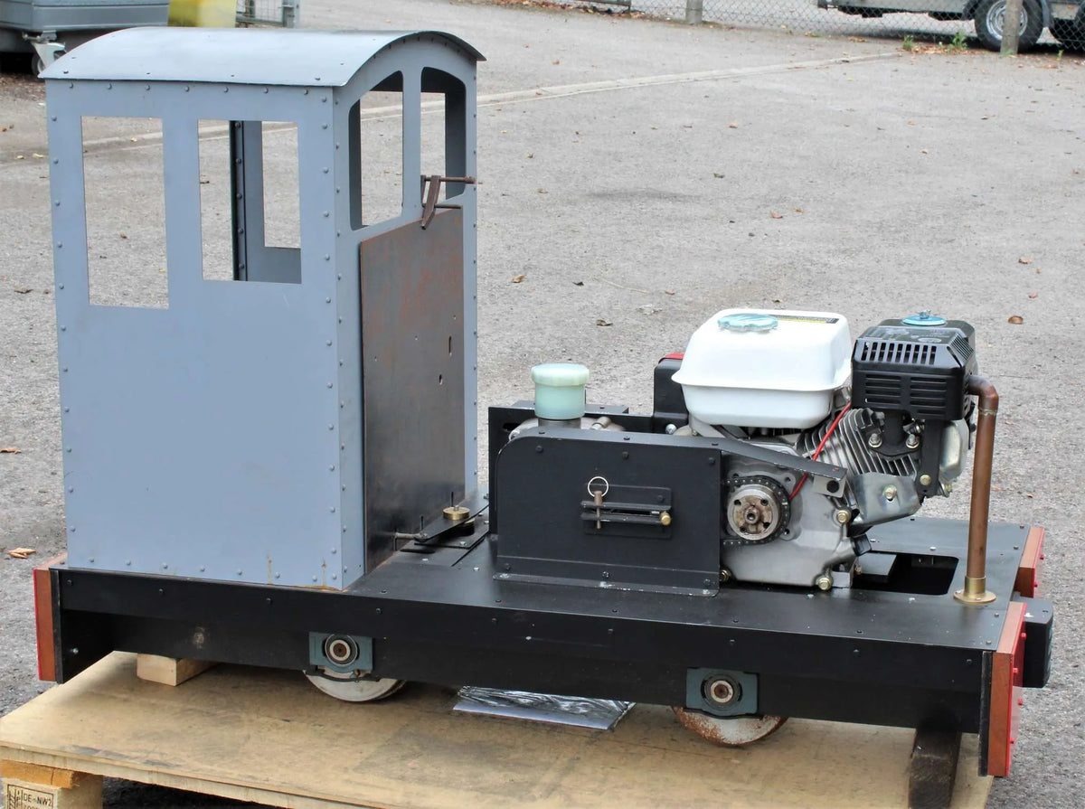 7 1/4 inch narrow gauge petrol-hydraulic shunter