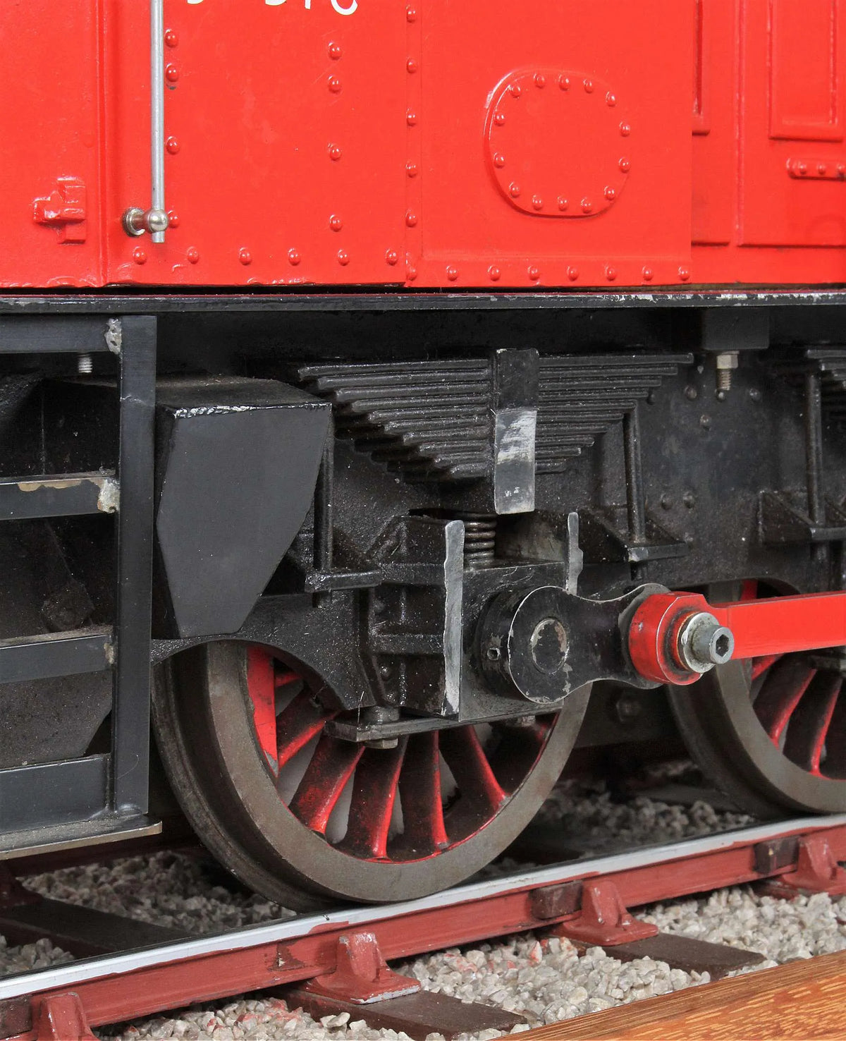 5 inch gauge Class 08 battery electric shunter