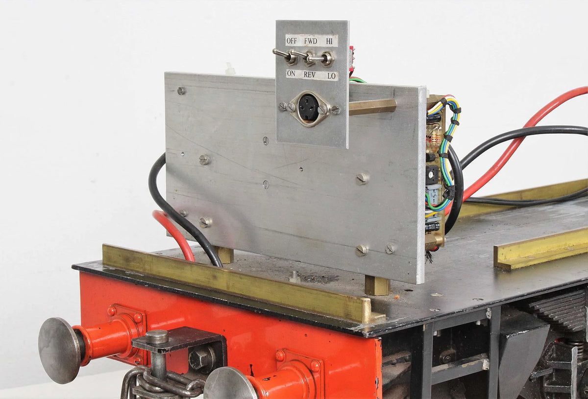 5 inch gauge Class 08 battery electric shunter