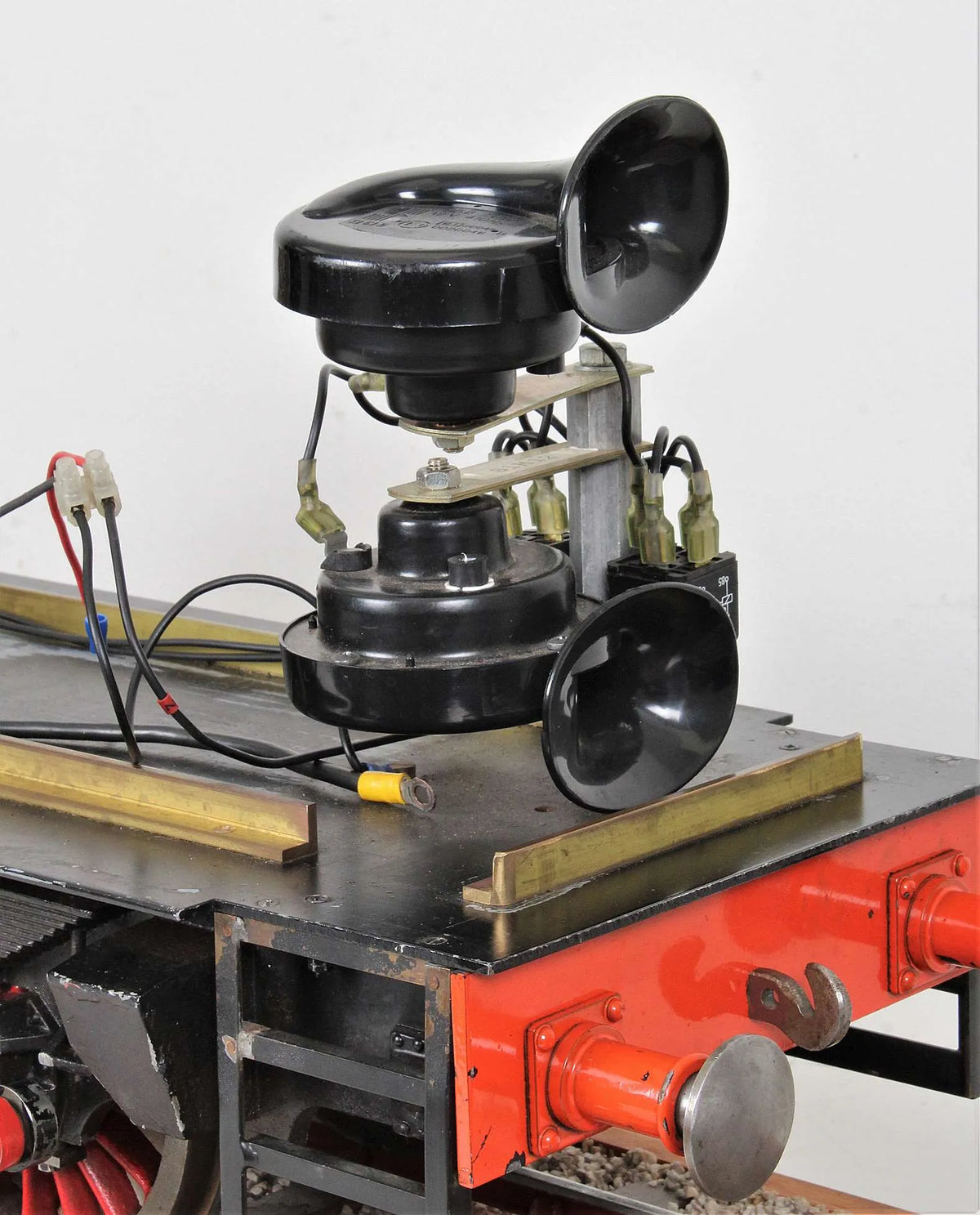 5 inch gauge Class 08 battery electric shunter