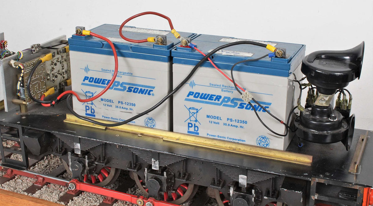 5 inch gauge Class 08 battery electric shunter
