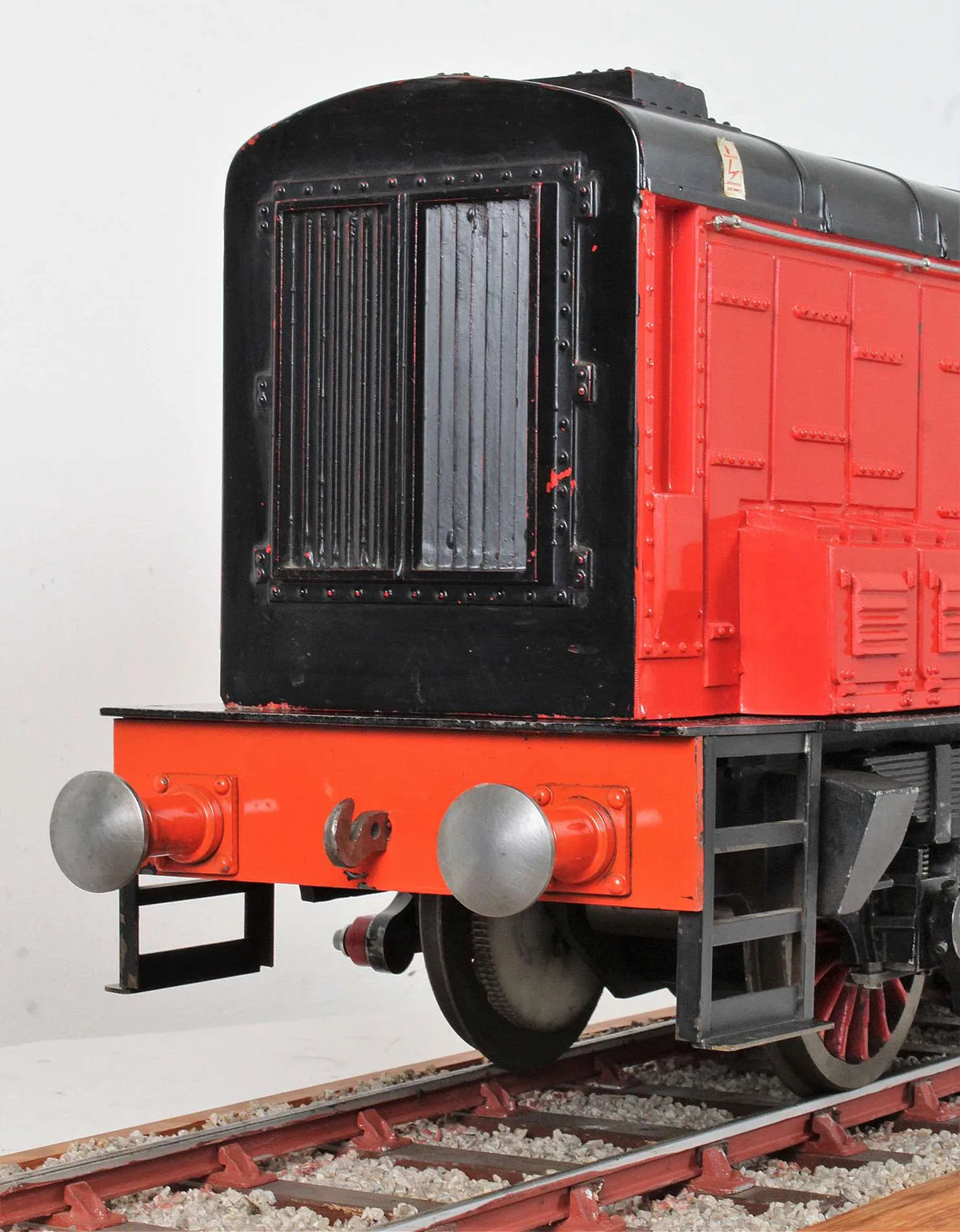 5 inch gauge Class 08 battery electric shunter