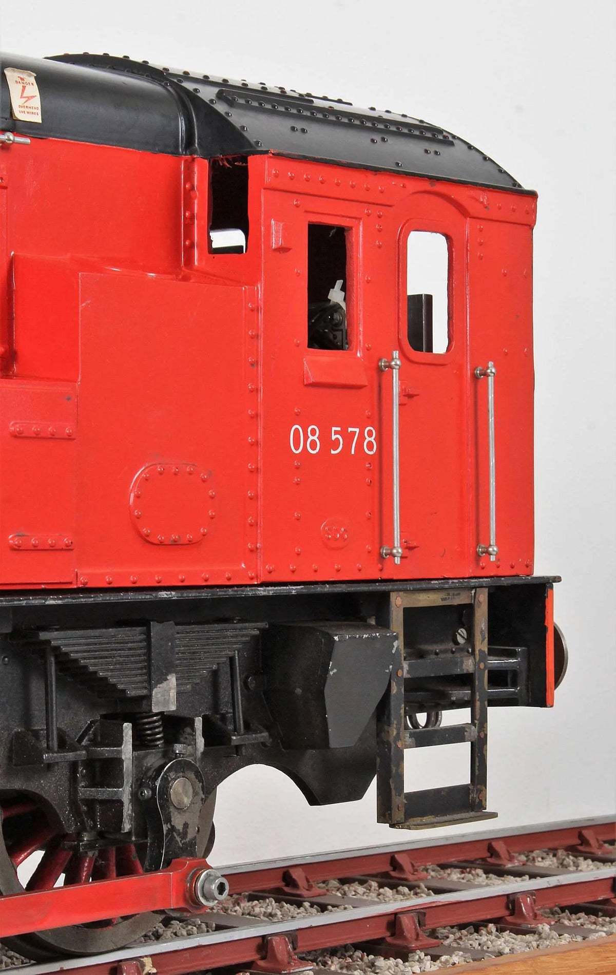 5 inch gauge Class 08 battery electric shunter