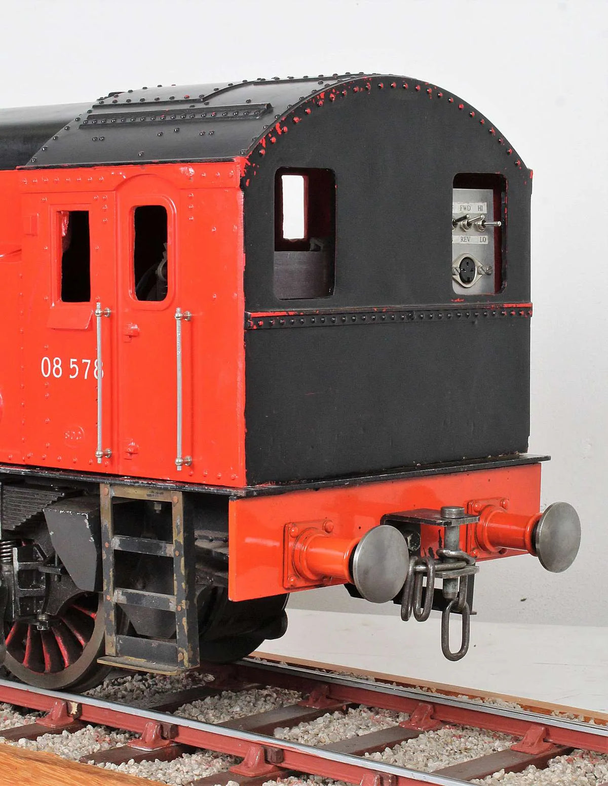 5 inch gauge Class 08 battery electric shunter