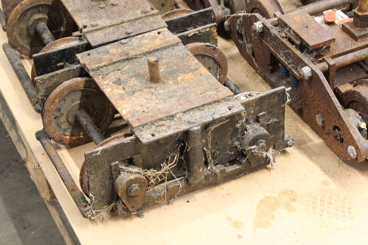 Five 7 1/4 inch gauge heavy duty bogies