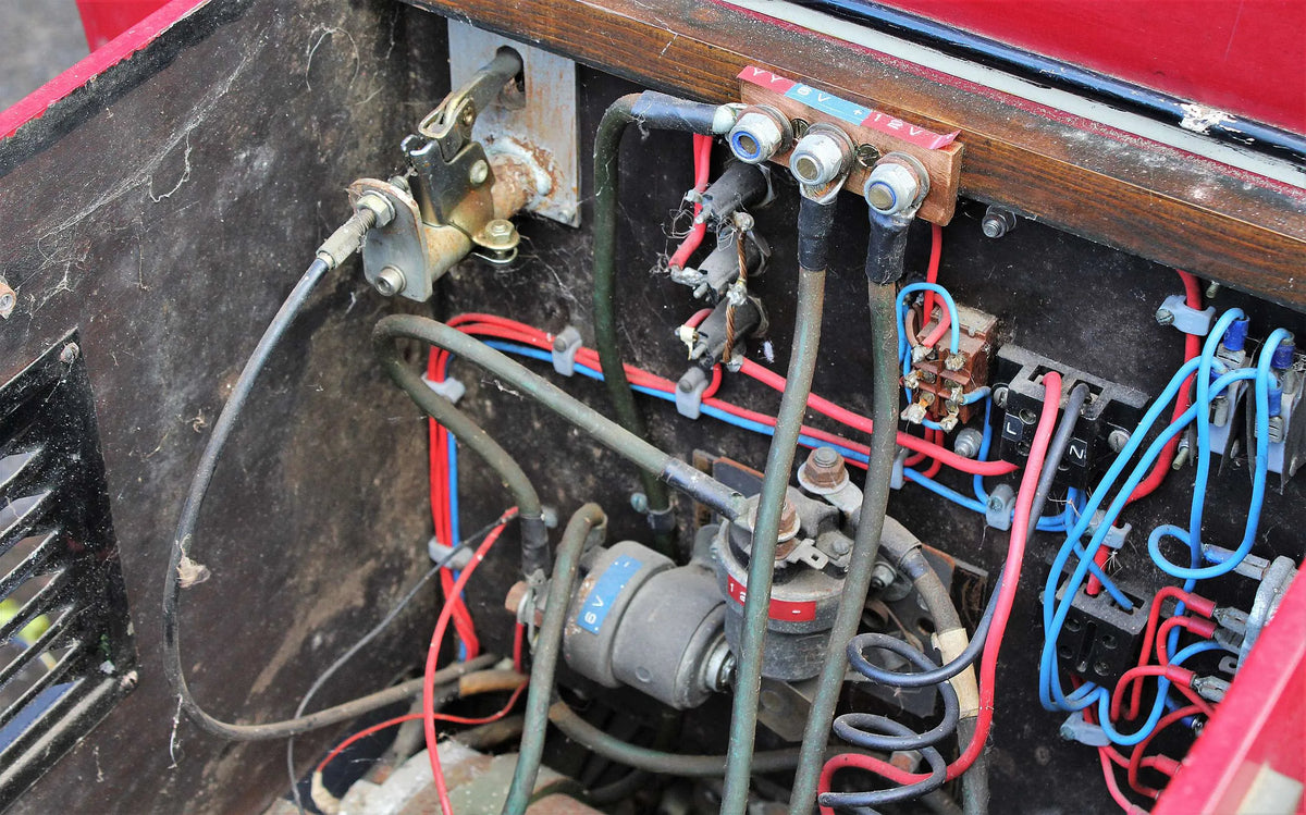 7 1/4 inch narrow gauge sit-in battery-electric shunter