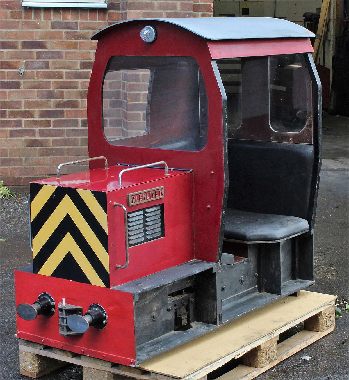 7 1/4 inch narrow gauge sit-in battery-electric shunter