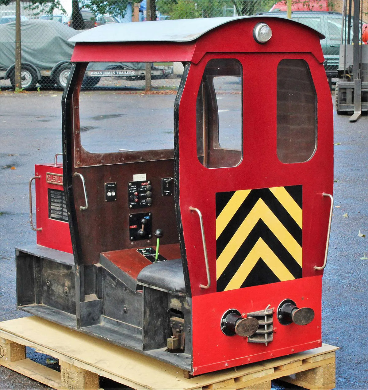 7 1/4 inch narrow gauge sit-in battery-electric shunter