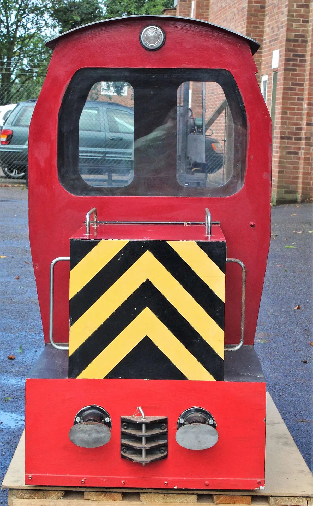 7 1/4 inch narrow gauge sit-in battery-electric shunter