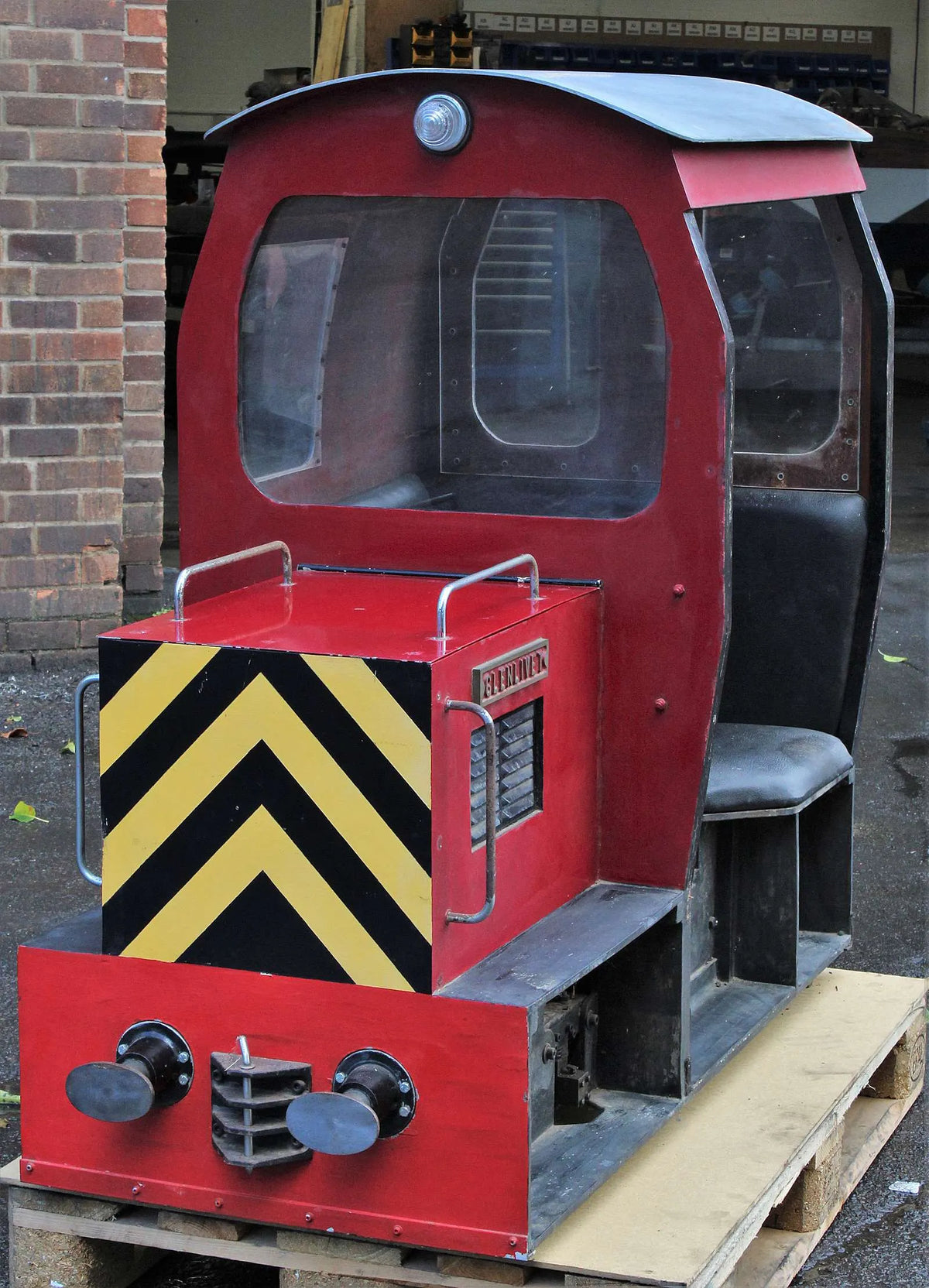 7 1/4 inch narrow gauge sit-in battery-electric shunter