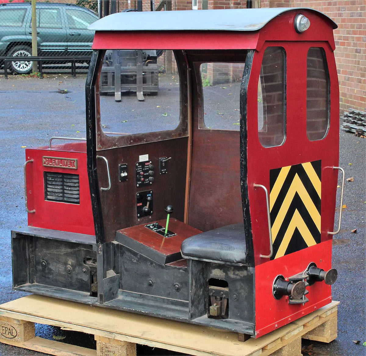 7 1/4 inch narrow gauge sit-in battery-electric shunter