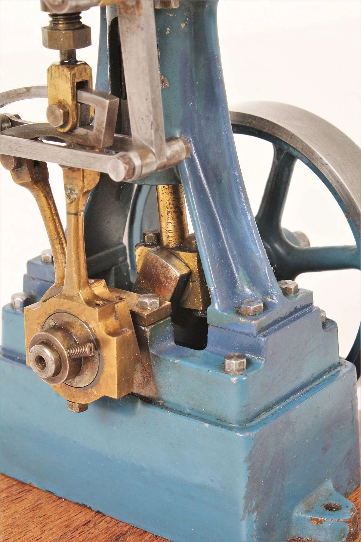 Stuart 10V vertical engine