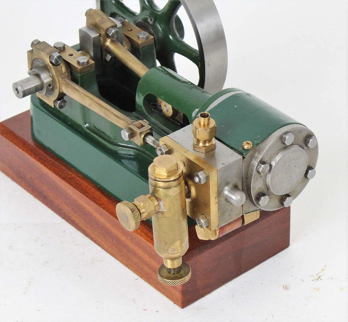Stuart 10H horizontal engine with displacement lubricator