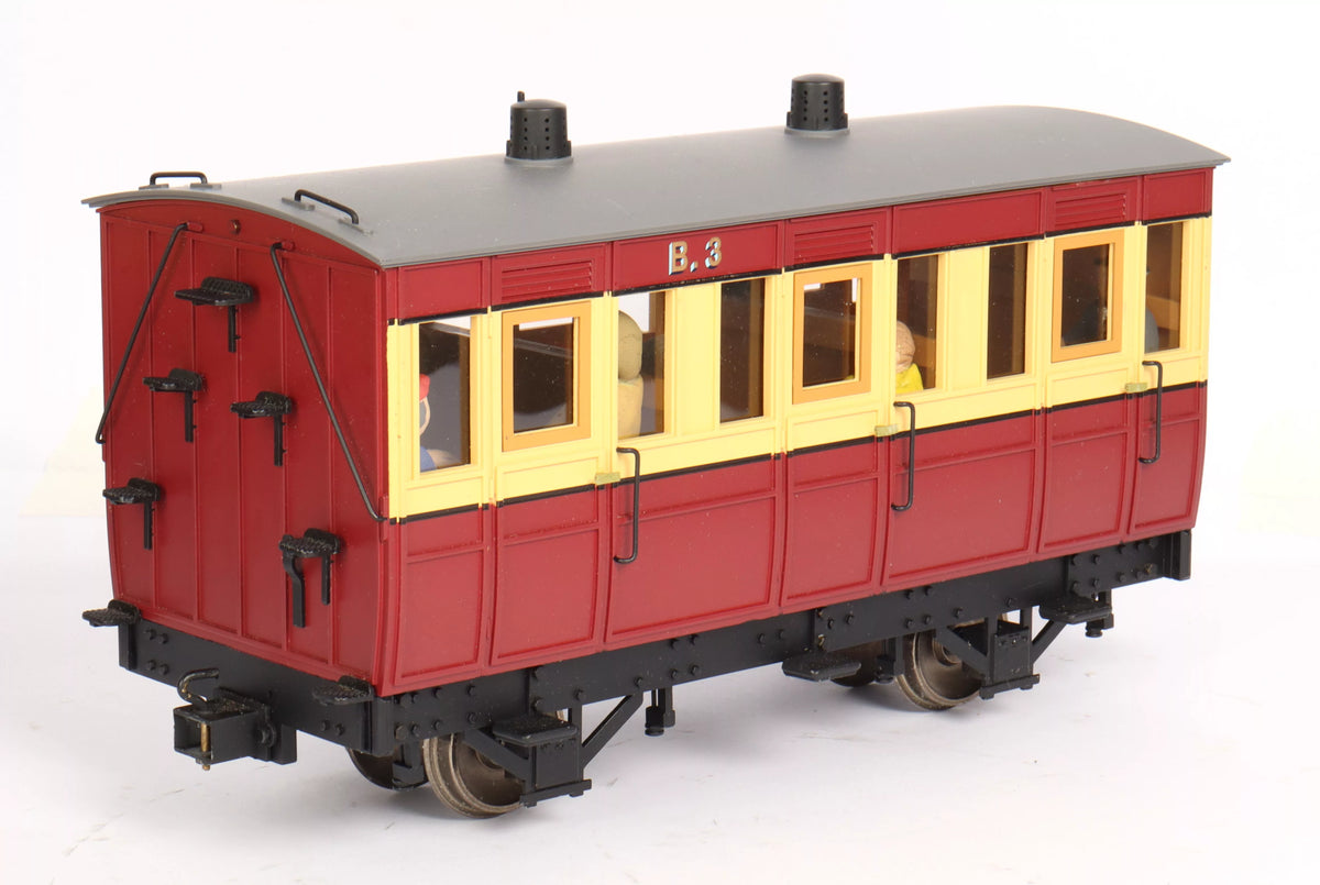 Rake of three 32mm narrow gauge Accucraft Isle of Man coaches