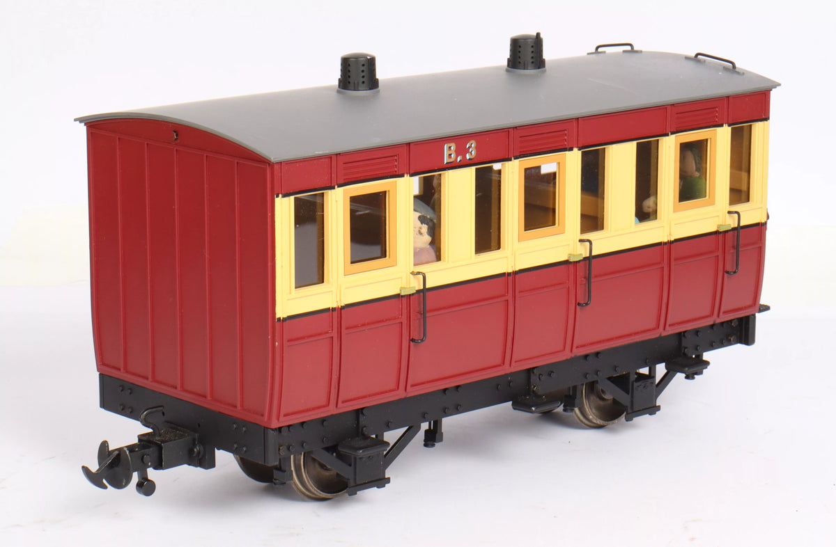 Rake of three 32mm narrow gauge Accucraft Isle of Man coaches