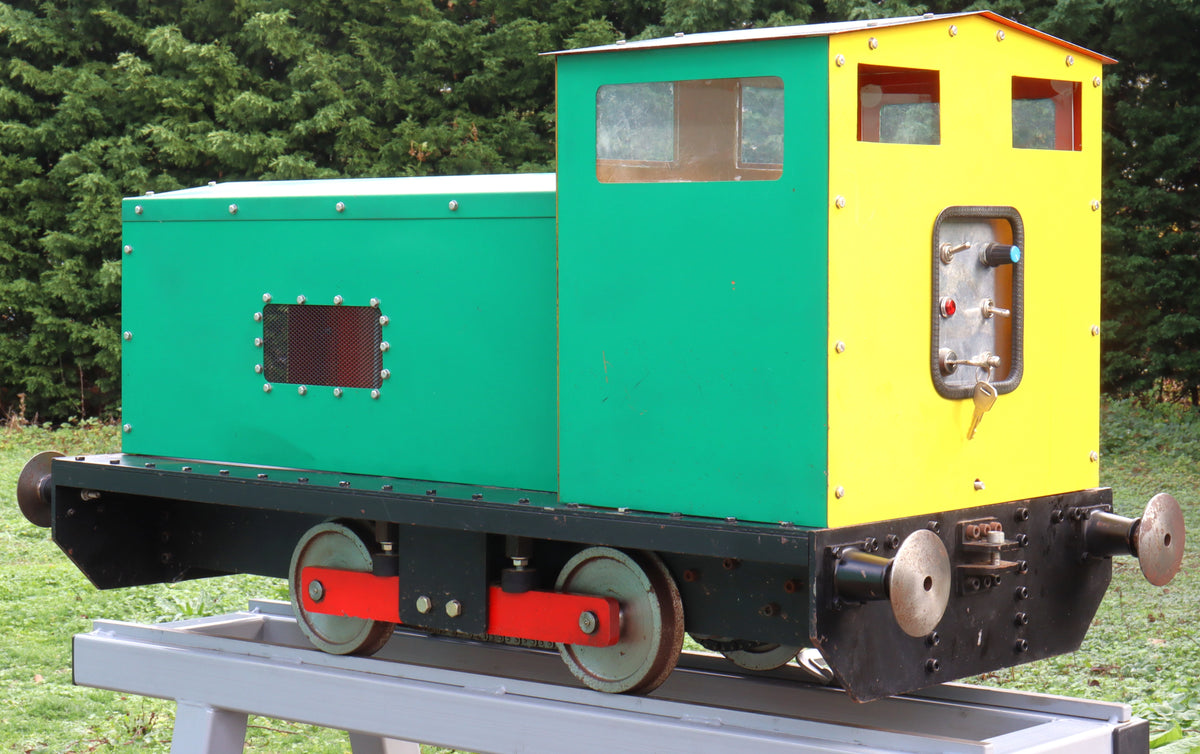 7¼ inch narrow gauge 0-4-0 battery electric shunter