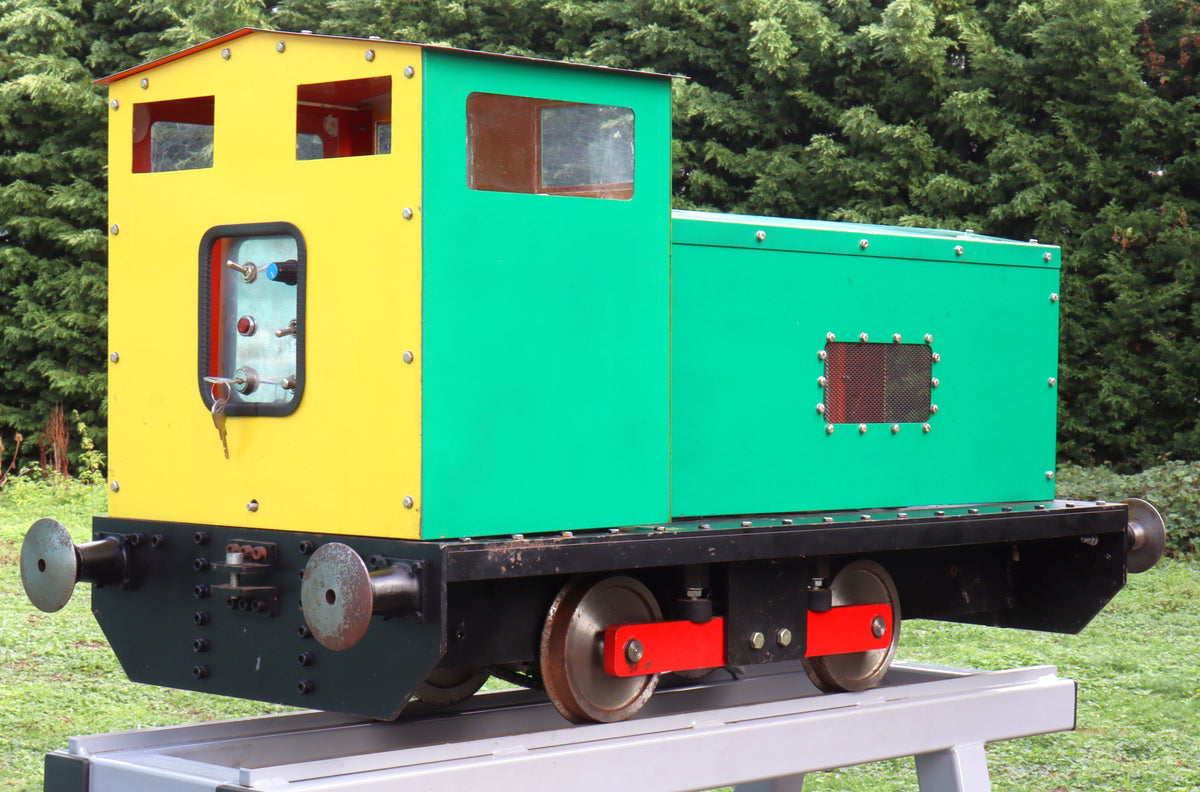 7¼ inch narrow gauge 0-4-0 battery electric shunter