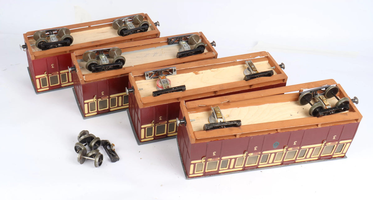 Rake of four 32mm coaches