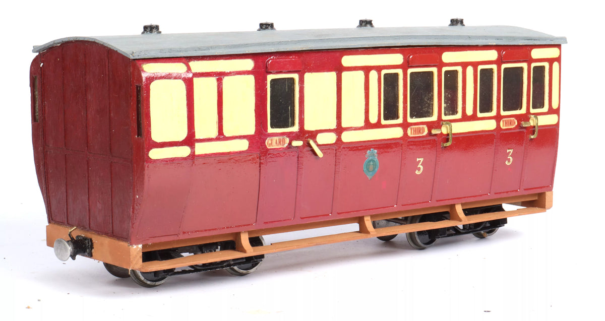 Rake of four 32mm coaches
