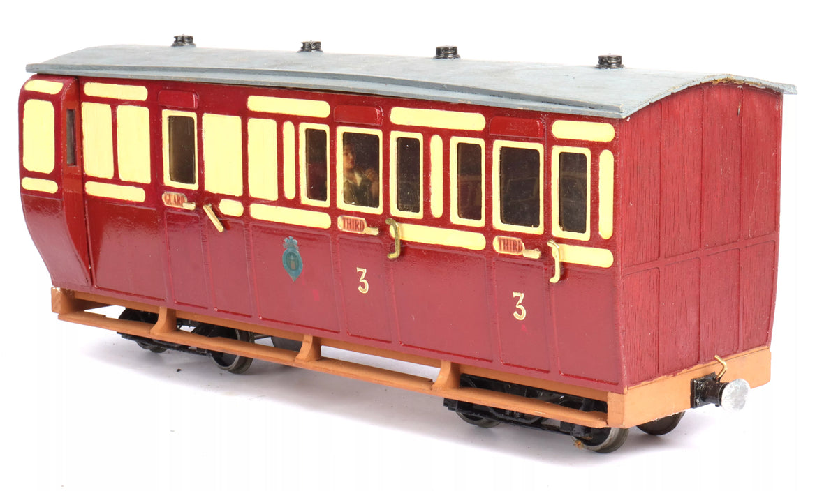 Rake of four 32mm coaches